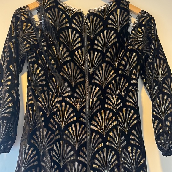 Alice + Olivia Arla Cold Shoulder Velvet Cutout Dress - Picture 4 of 12